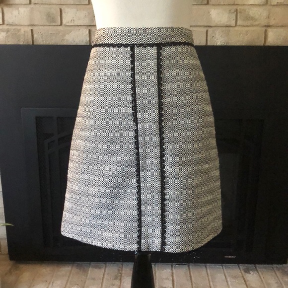Karl Lagerfeld Dresses & Skirts - Karl Lagerfeld Black White A-Line Scallop Trimmed Skirt size 4